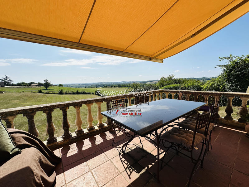 Maison - 390 m² - 14 pièces