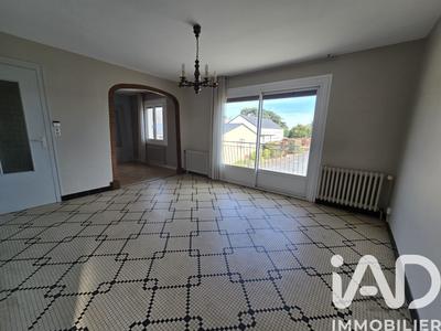 Maison - 104 m² - 6 pièces