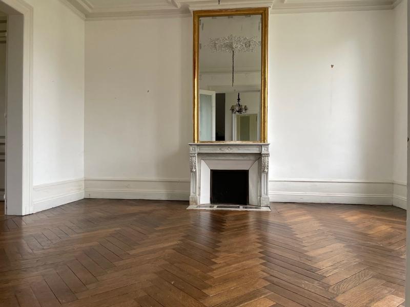 Maison - 241 m² - 11 pièces