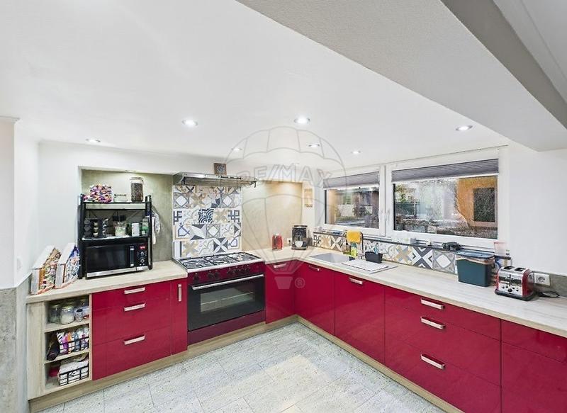 Maison - 180 m² - 8 pièces