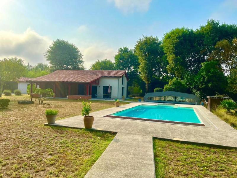 Propriété - 210 m² - 6 pièces