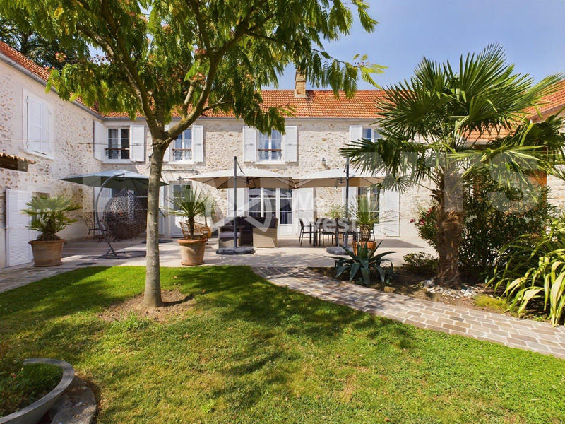 Maison - 294 m² - 9 pièces