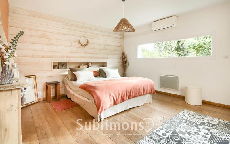 Maison traditionnelle - 246 m² - 8 pièces