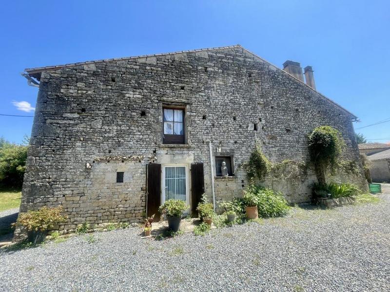 Maison en pierre - 139 m² - 6 pièces