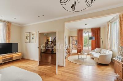 Maison - 200 m² - 8 pièces