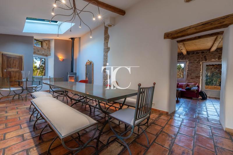 Maison - 245 m² - 9 pièces