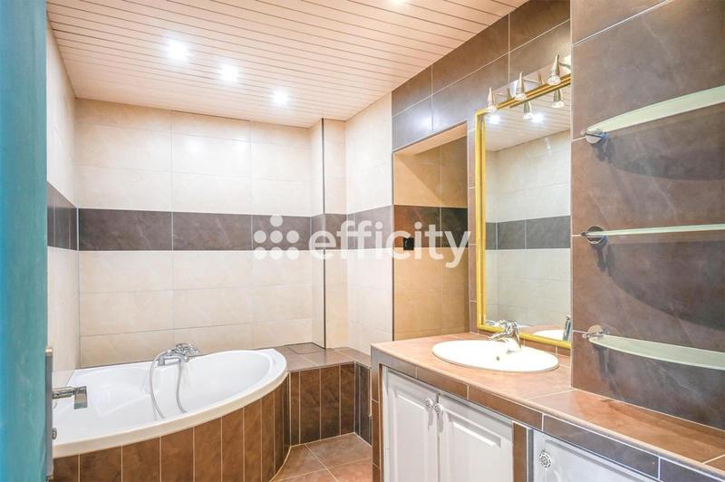 Appartement - 70 m² - 2 pièces
