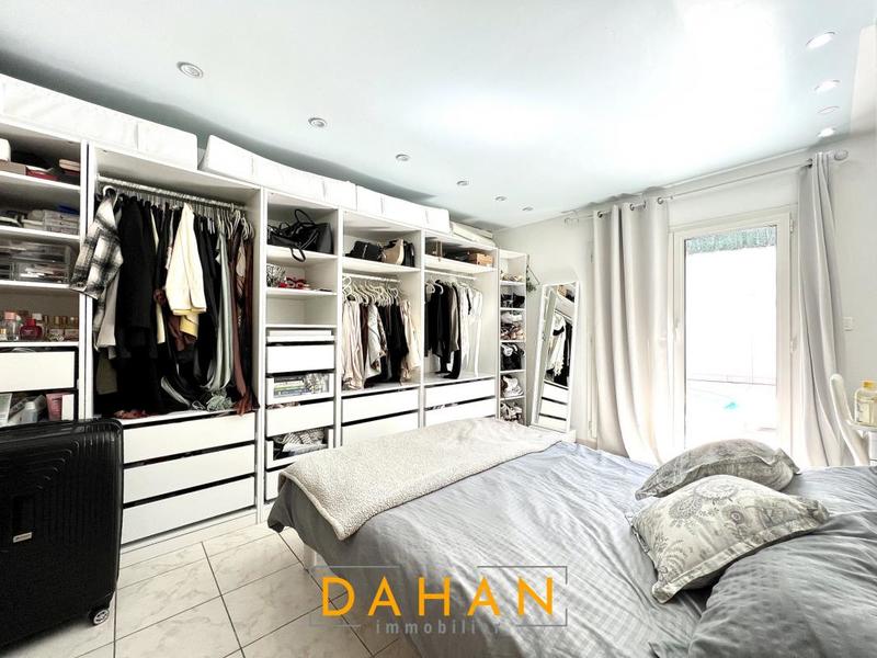 Villa - 255 m² - 6 pièces