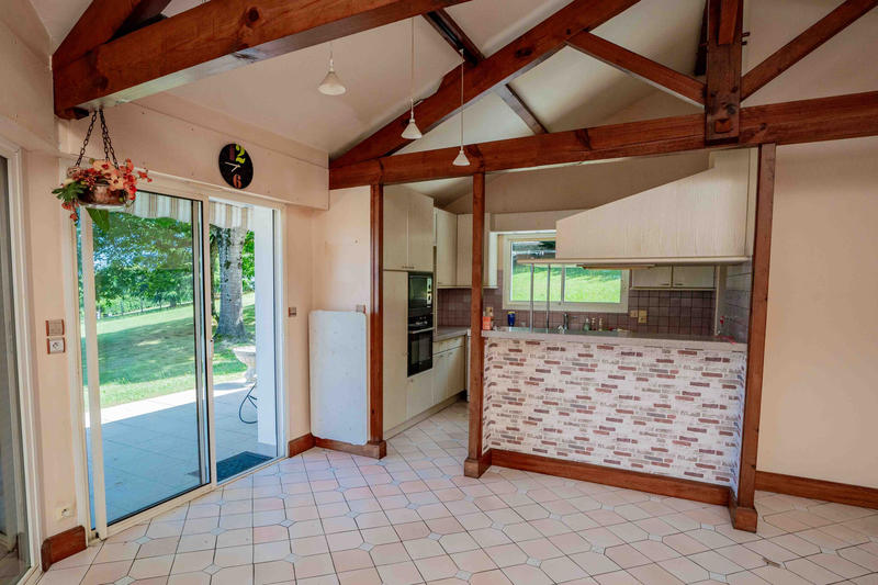 Maison - 243 m² - 6 pièces