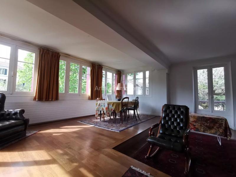 Maison - 203 m² - 8 pièces