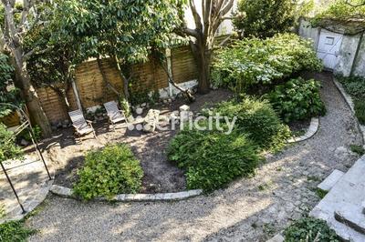 Maison - 260 m² - 8 pièces