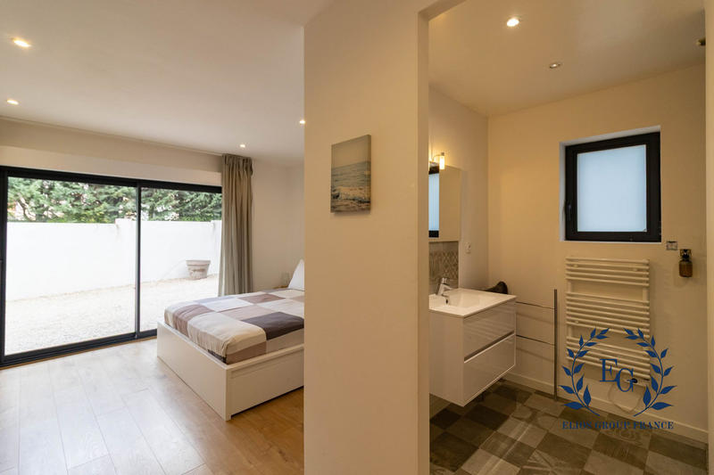 Maison contemporaine - 300 m² - 10 pièces