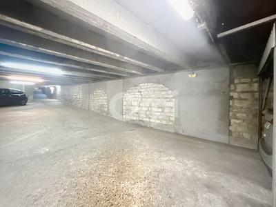 Parking / Garage - 11 m²
