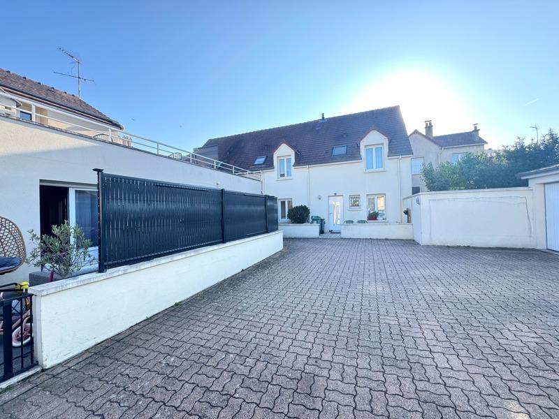 Maison - 91 m² - 5 pièces