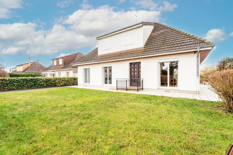 Maison - 95 m² - 4 pièces