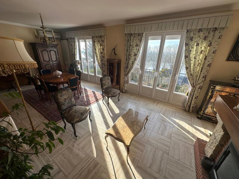 Maison - 211 m² - 7 pièces