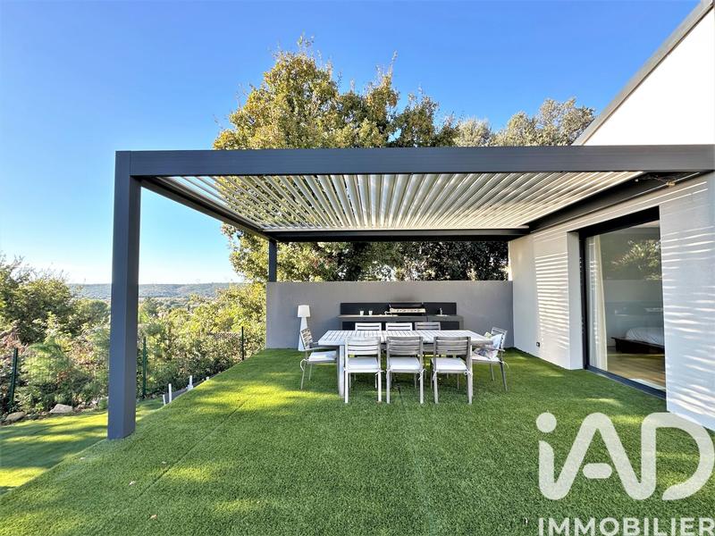 Maison - 207 m² - 6 pièces