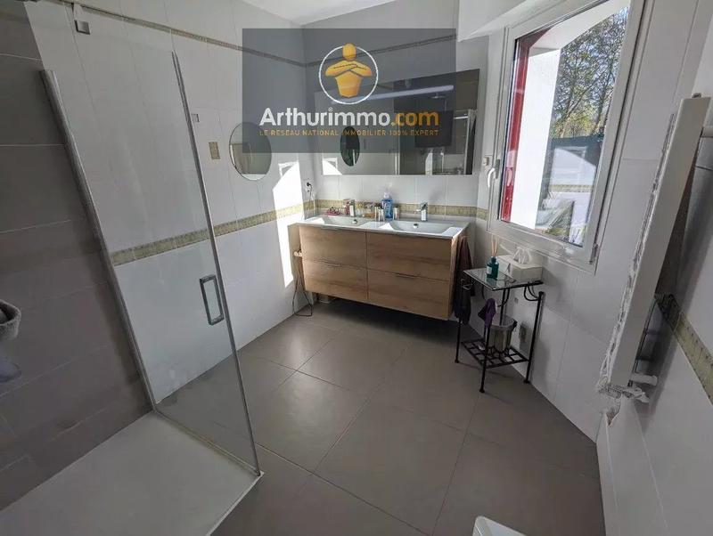 Maison - 201 m² - 7 pièces