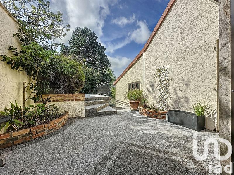 Maison - 250 m² - 8 pièces