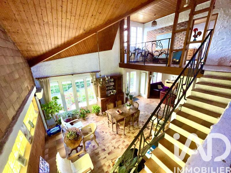 Maison - 240 m² - 8 pièces