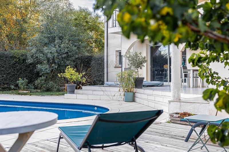 Maison - 282 m² - 8 pièces