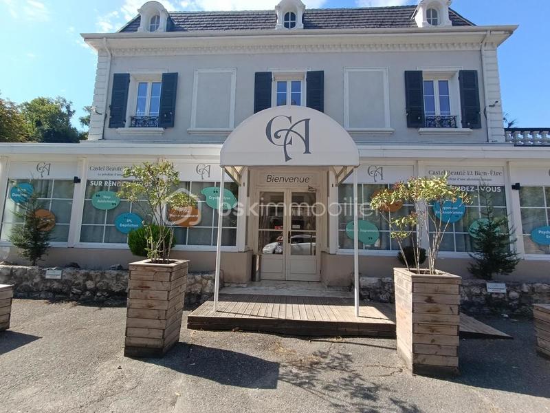 Local commercial - 226 m² - 10 pièces