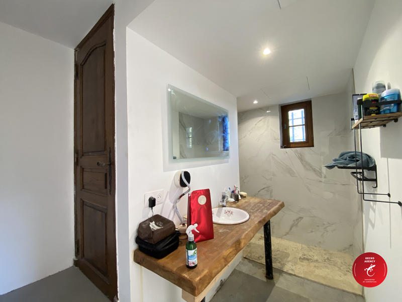 Villa - 238 m² - 6 pièces