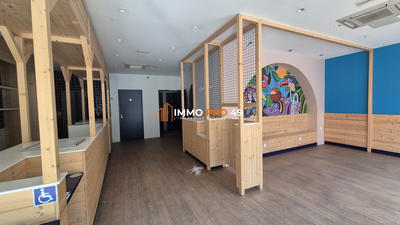 Local commercial - 180 m² - 5 pièces