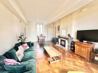 Maison - 215 m² - 9 pièces