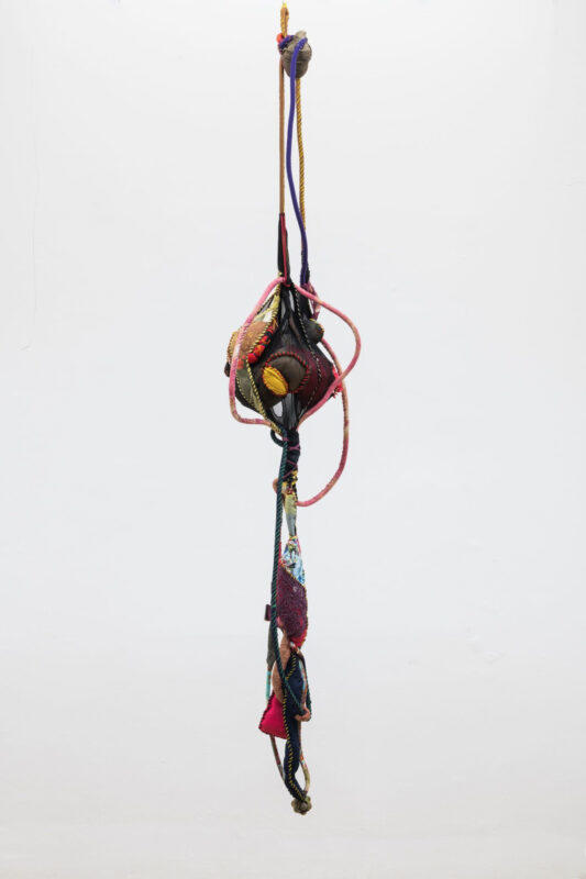 Exposition Sonia Gomes "Raio de sol" (rayon de soleil)