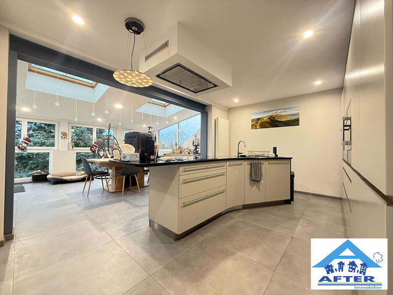 Maison - 187 m² - 9 pièces