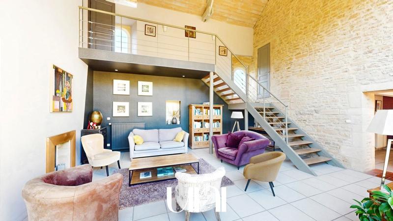 Maison - 305 m² - 11 pièces