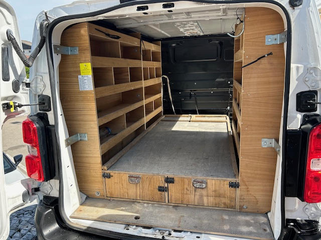 Peugeot Expert III 1.5 Bluehdi 120 s&amp;amp;S Standard Premium