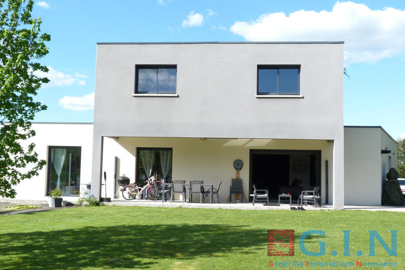 Maison - 200 m² - 8 pièces