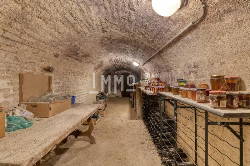 Maison - 242 m² - 8 pièces