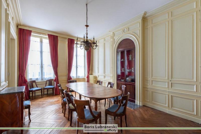 Maison - 316 m² - 12 pièces