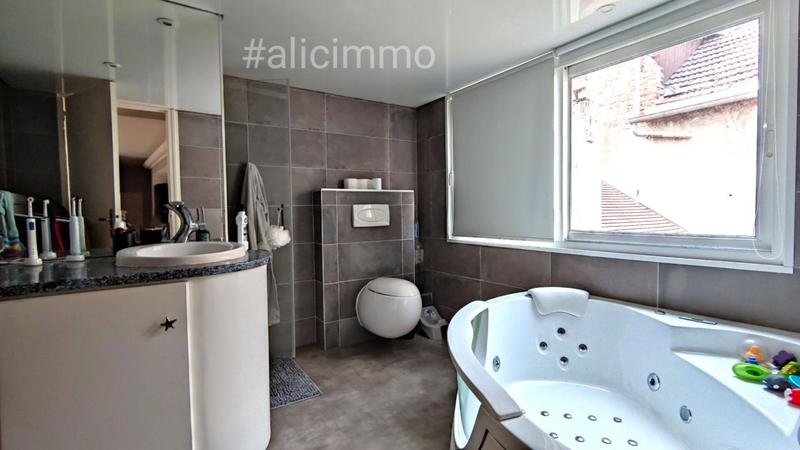 Maison - 360 m² - 10 pièces