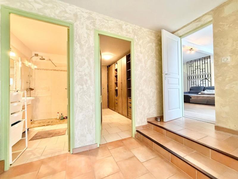 Maison - 210 m² - 7 pièces