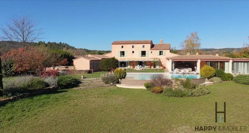 Propriété - 421 m² - 10 pièces