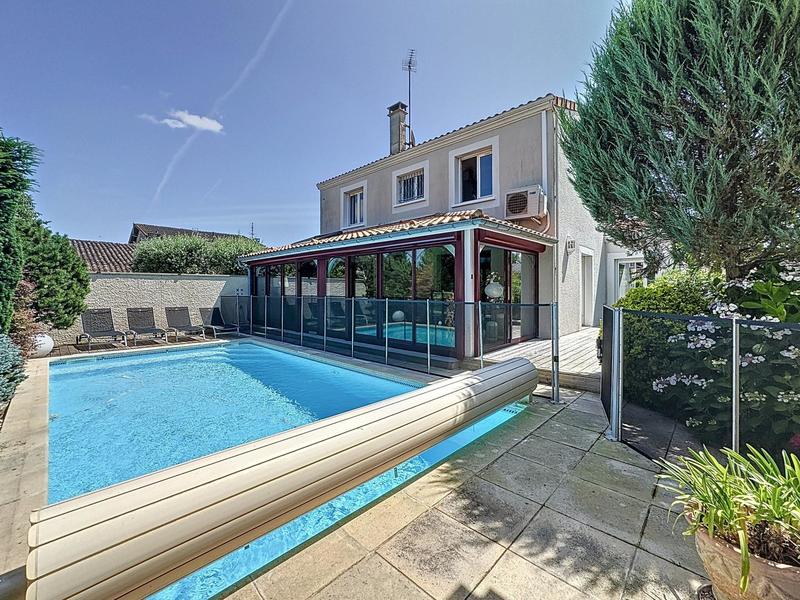 Maison - 186 m² - 7 pièces