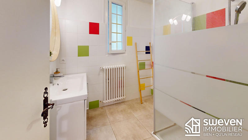 Maison traditionnelle - 220 m² - 7 pièces