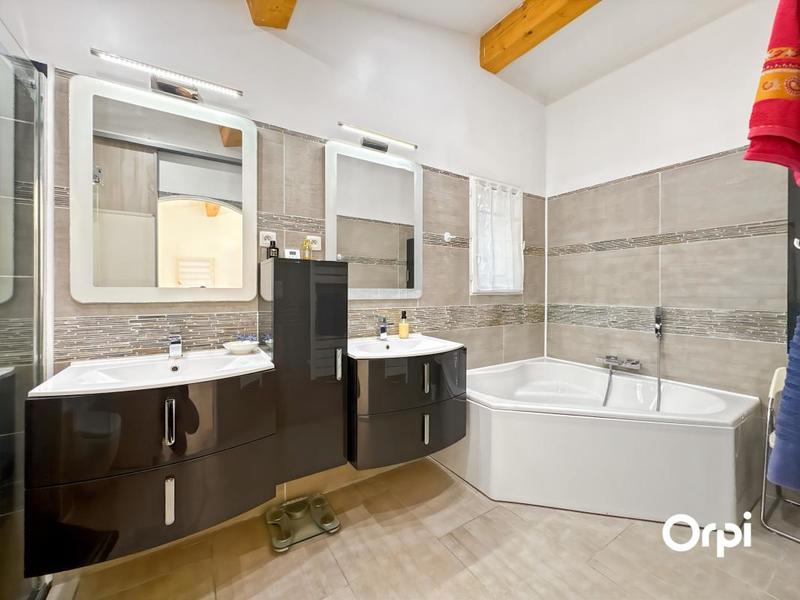 Maison - 211 m² - 6 pièces