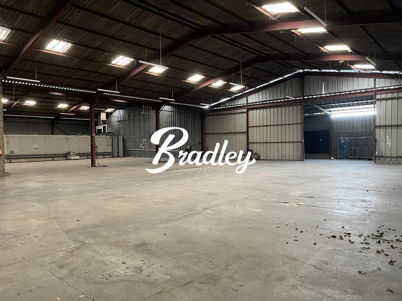 Entrepôt - 1 400 m²