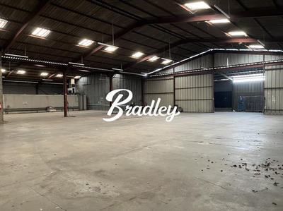 Entrepôt - 1 400 m²