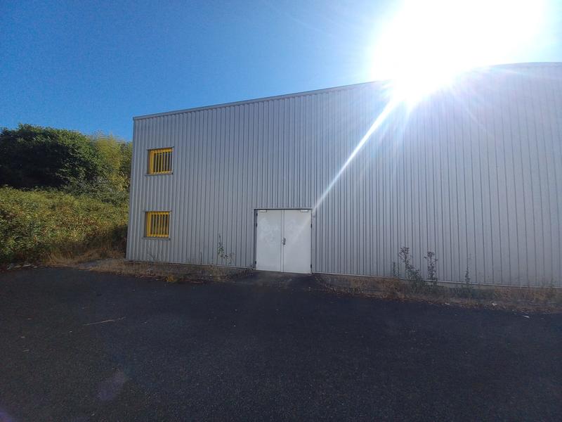 Local commercial - 401 m²