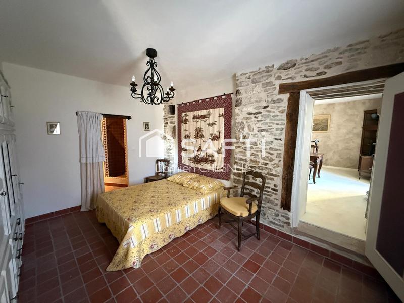 Maison - 240 m² - 6 pièces