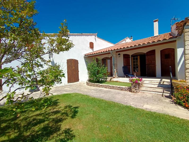 Maison - 250 m² - 6 pièces