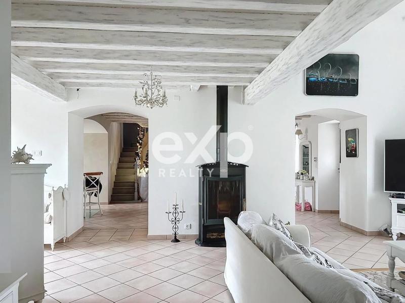 Maison - 235 m² - 8 pièces