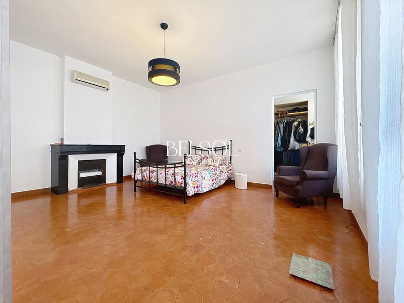 Maison - 458 m² - 7 pièces