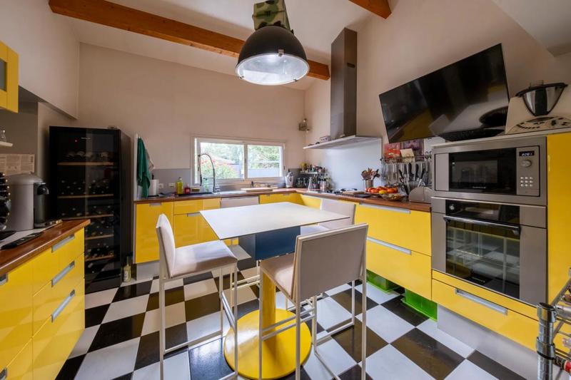 Maison - 218 m² - 8 pièces